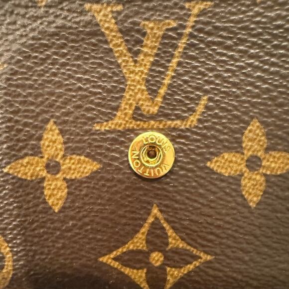 Louis Vuitton Zoe Wallet - Picture 5 of 9